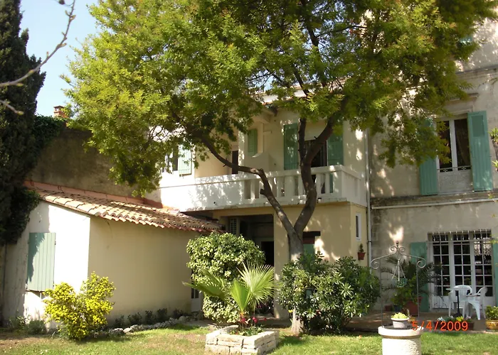 Au Saint Roch - Hotel Et Jardin Aviñón