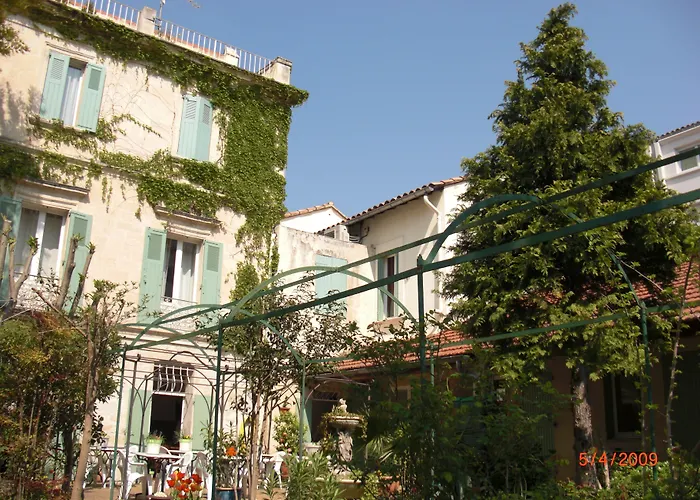 Au Saint Roch - Hotel Et Jardin Aviñón